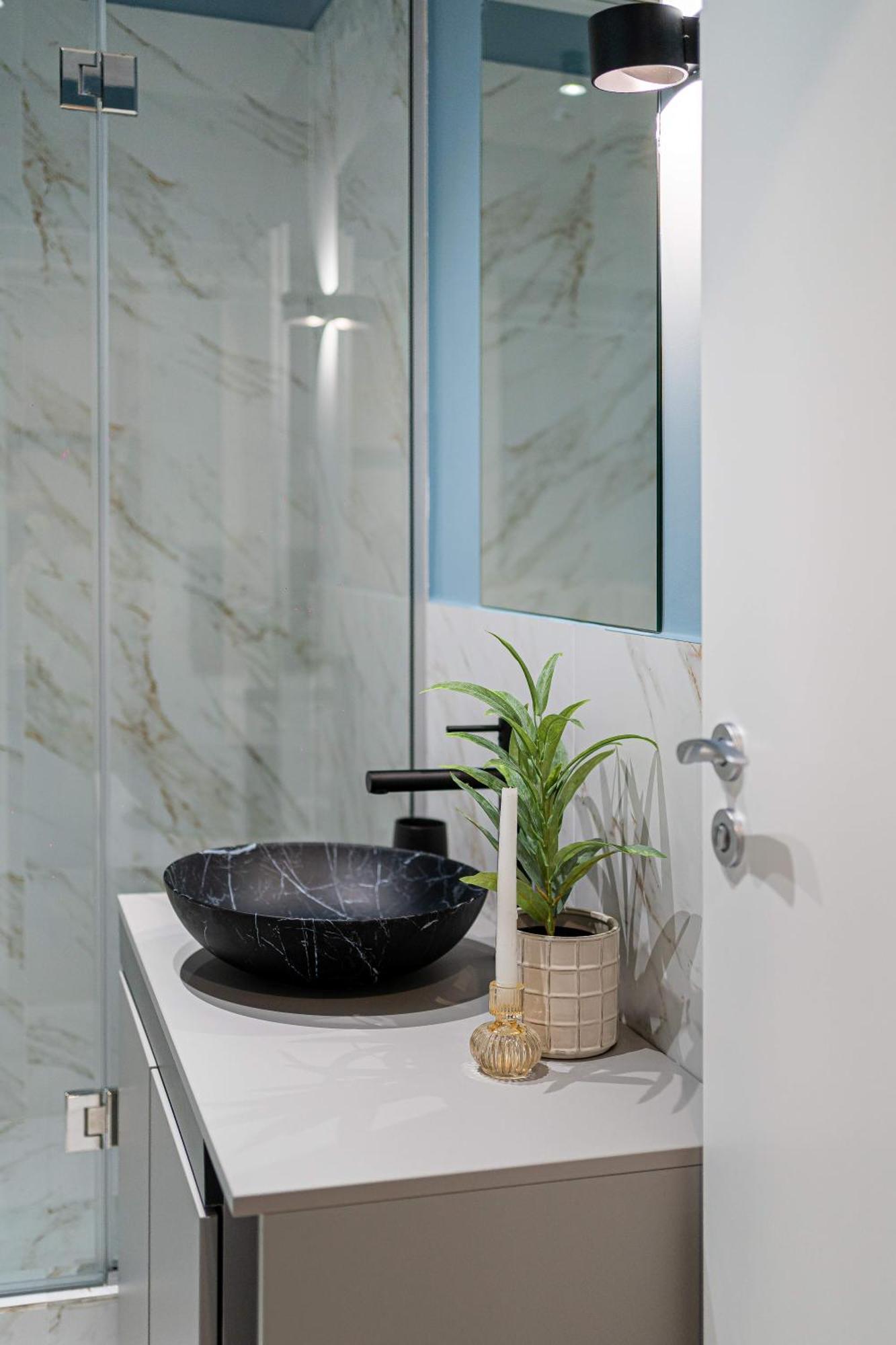 Celestial Azure - Tranquil 1Br In Piata Universitatii Bukarest Eksteriør billede