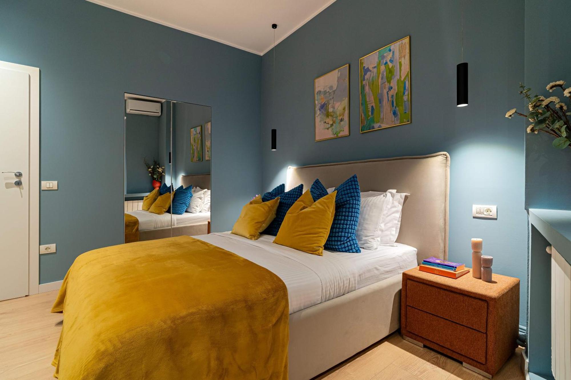 Celestial Azure - Tranquil 1Br In Piata Universitatii Bukarest Eksteriør billede