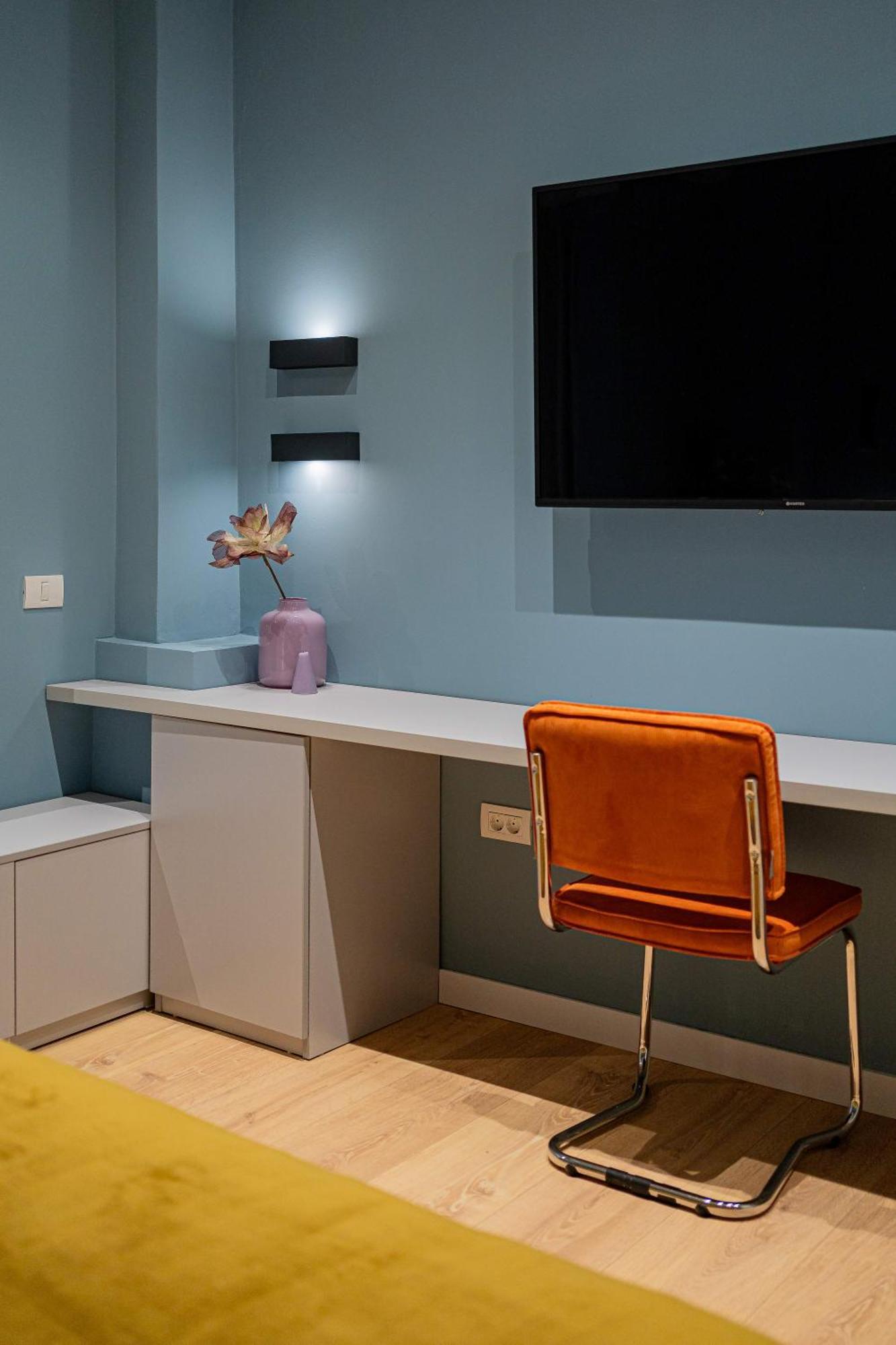 Celestial Azure - Tranquil 1Br In Piata Universitatii Bukarest Eksteriør billede