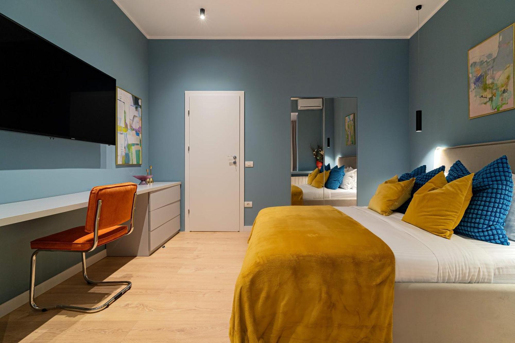 Celestial Azure - Tranquil 1Br In Piata Universitatii Bukarest Eksteriør billede